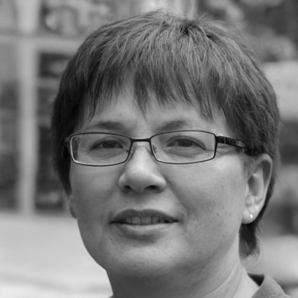 Financial educator demonstrating budgeting techniques